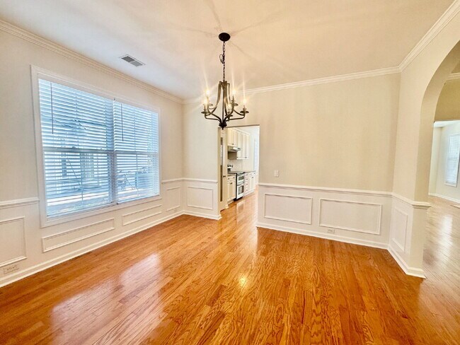 Foto del edificio - Spacious Four Bedroom Home in Westbury Park!