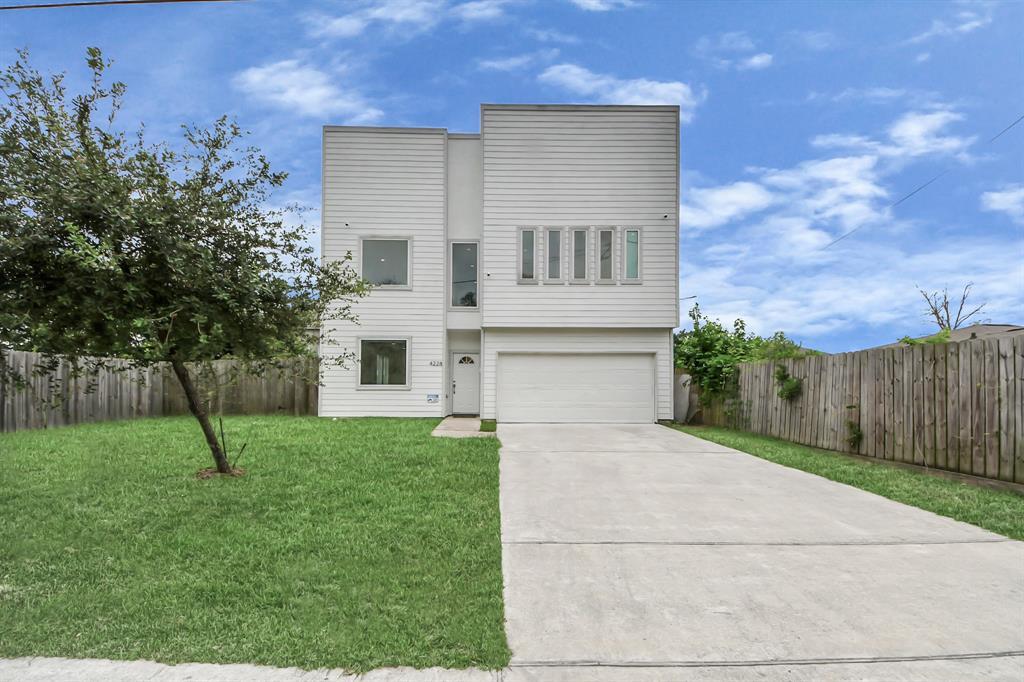 Foto principal - 4228 Bellfort Ave