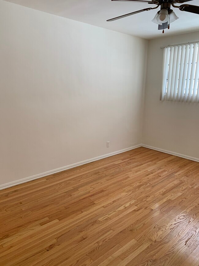 Foto del edificio - 1122 S Holt Ave