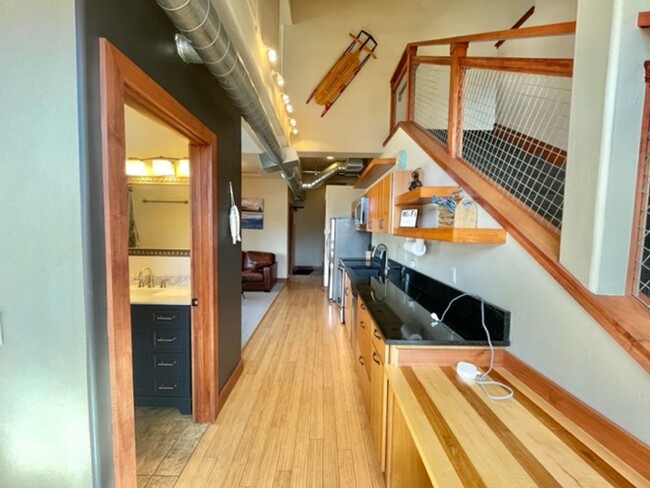 Building Photo - High-End, Modern, Industrial, 2BD, 1BA Condo