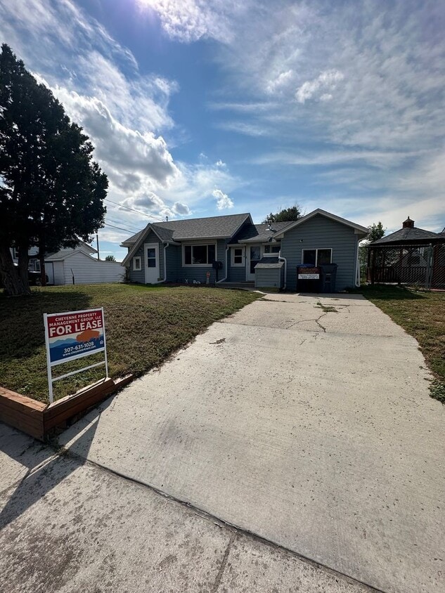 Primary Photo - 2 BEDROOM, 1 BATHROOM SINGLE FAMILY HOME