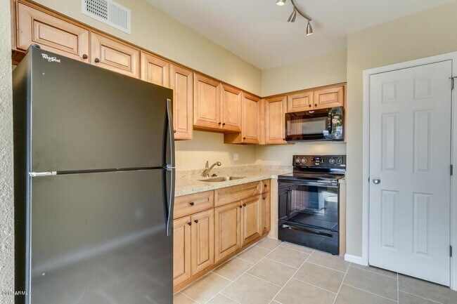Foto del edificio - 3308 N 66th Pl