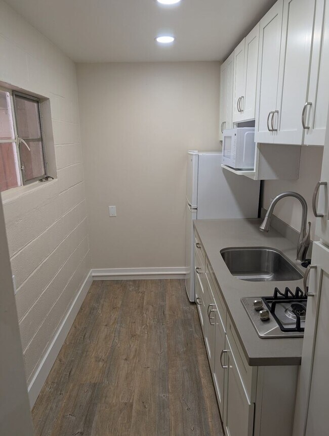 Foto del edificio - Two months free rent-Studio in Central Davis
