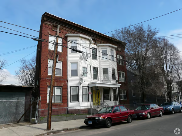 Foto principal - 83 Hallock St