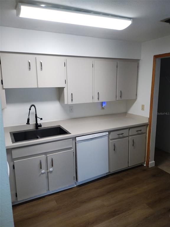 Foto del edificio - 256 Village View Ln