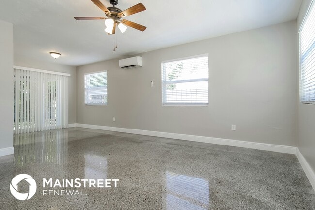 Foto del edificio - 800 N 64th Ave