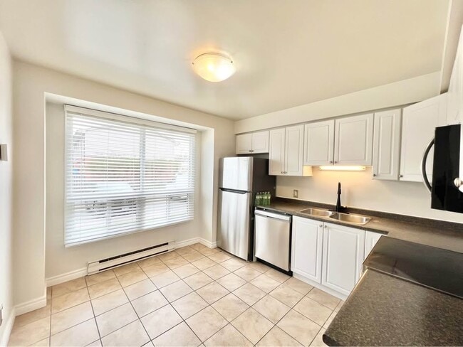 Building Photo - For Rent: Beautiful 3-Bedroom, 1.5-Bath To...