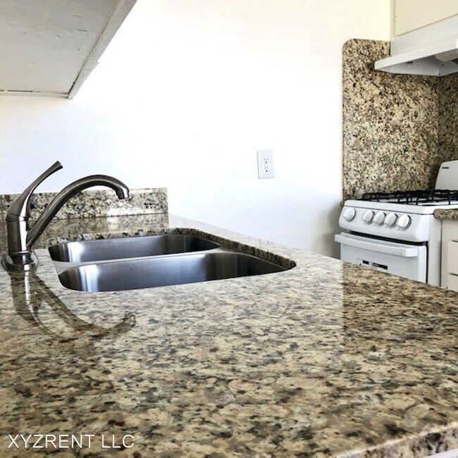 Building Photo - 2643 S Centinela Ave