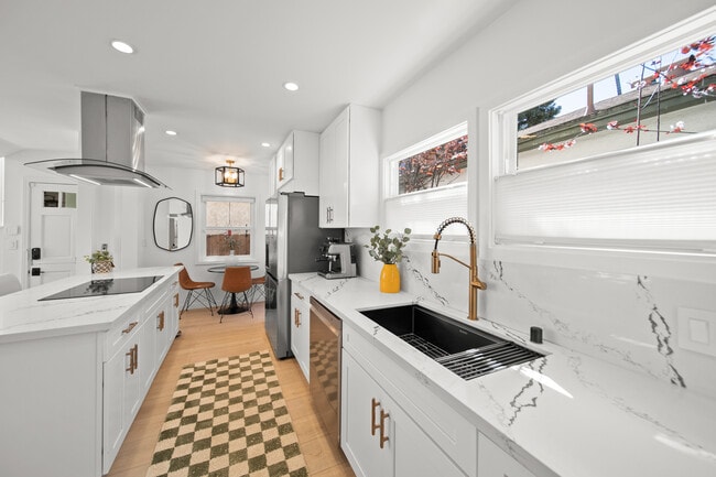 Cocina - 906 Victoria Ave