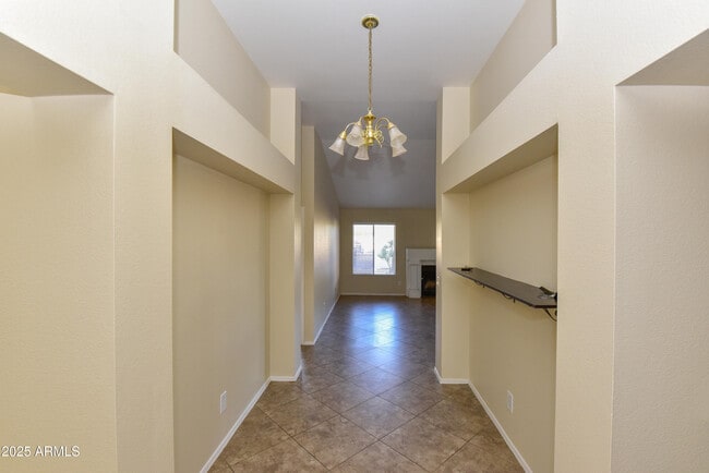 Foto del edificio - 1360 N Brentwood Pl