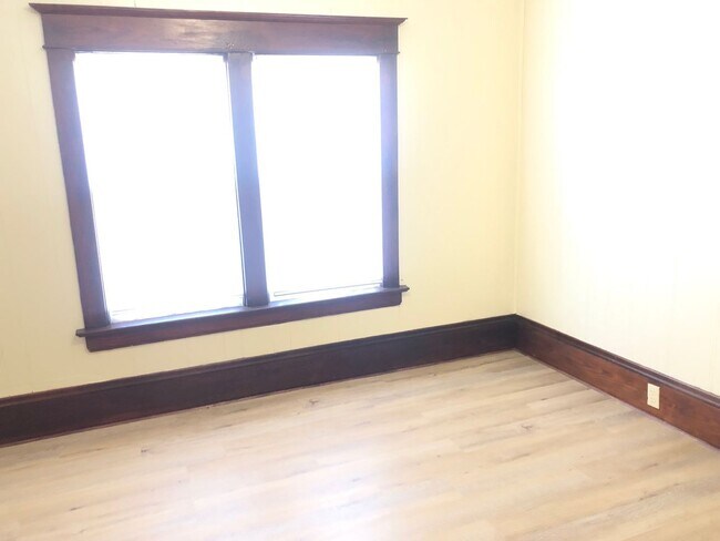 Building Photo - Attractive, recently remodeled, 2BR home i...