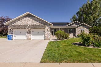 Building Photo - 304 Palomino Dr