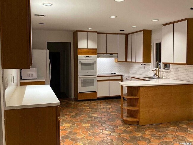 Building Photo - 145 Hunters Dr