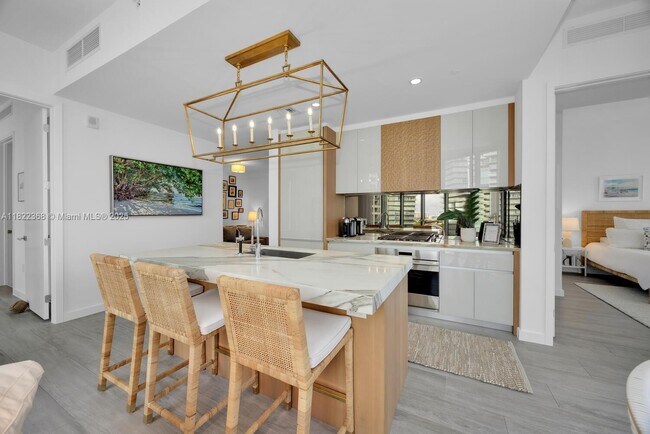 Building Photo - 2831 S Bayshore Dr