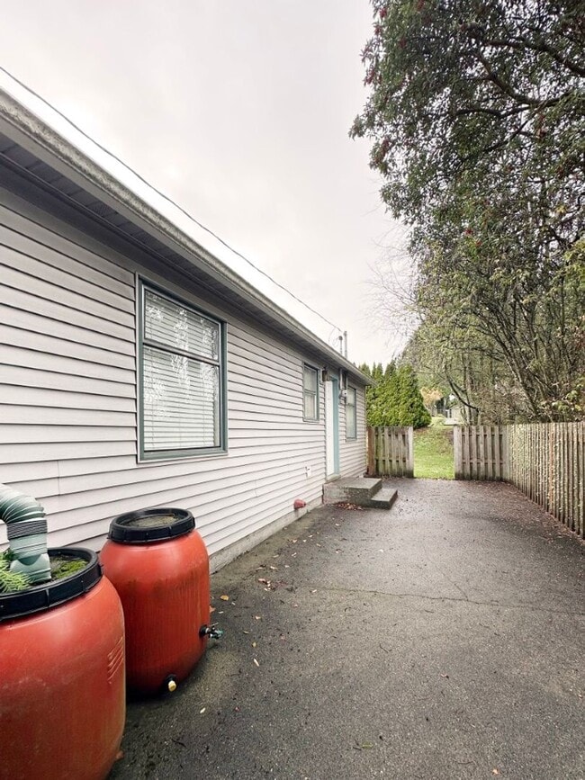 Building Photo - 2Bd/1Ba Seattle House