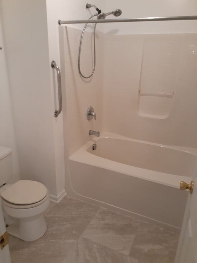 Foto principal - Spacious 3 bedroom 2 bath townhouse
