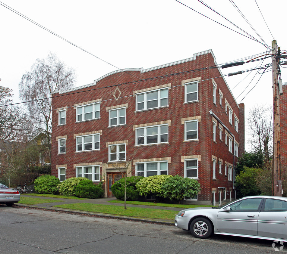 Primary Photo - Wallingford Arms Apartments