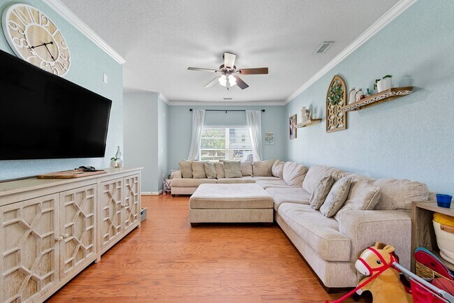 Foto del edificio - 432 Rose Garden Ln