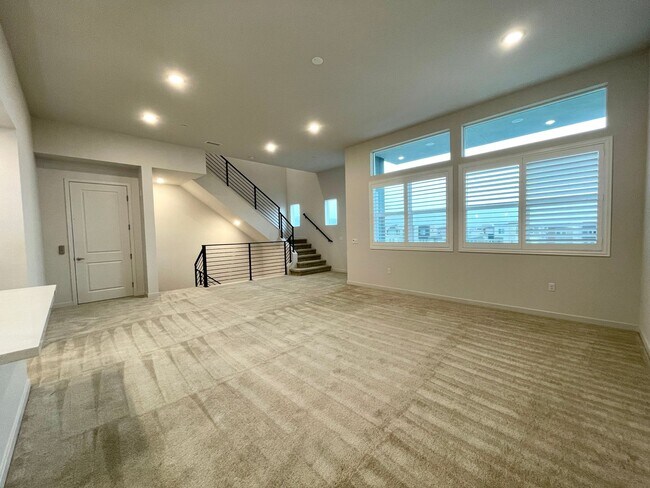 Building Photo - 3B/2BA Home with Private Elevator & Mountain Views!