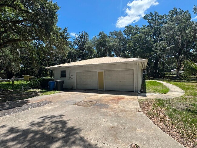 Building Photo - No HOA. Oversized 3/2 Home. NEW PHOTOS COMING SOON