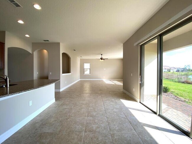 Foto del edificio - 11316 Lemon Lake Blvd