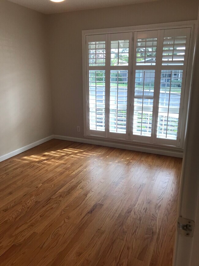 Foto del edificio - 1474 Dos Palos Dr