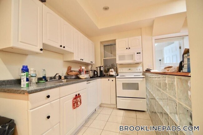 Foto del edificio - 1801 Beacon St