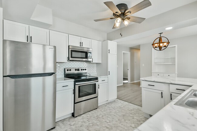 Building Photo - 1828 Juniper Ln