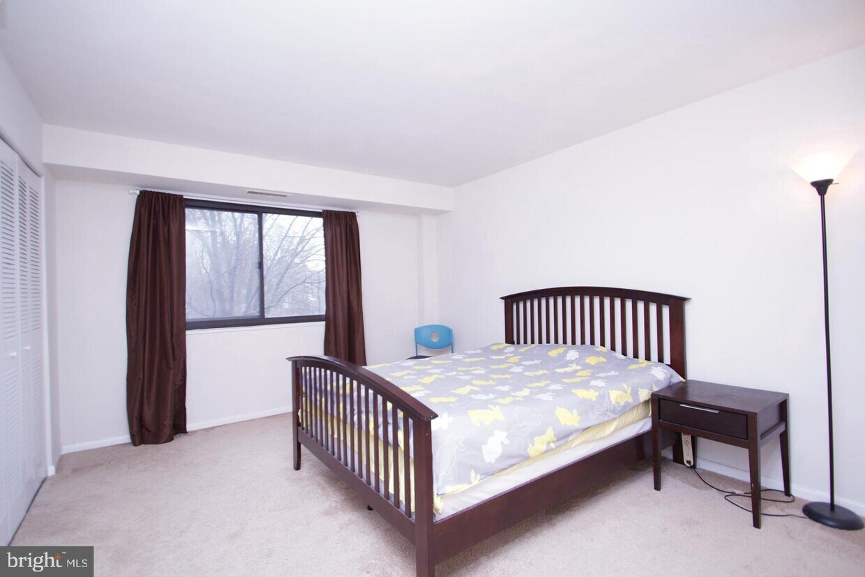 Primary Photo - 575 Thayer Ave