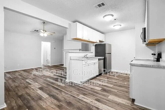 Building Photo - 13305 Waverly Ct