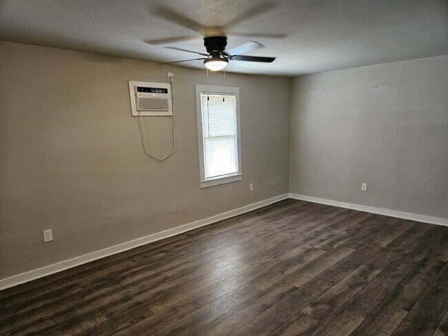 Foto del edificio - Large one bed/one bath duplex for rent