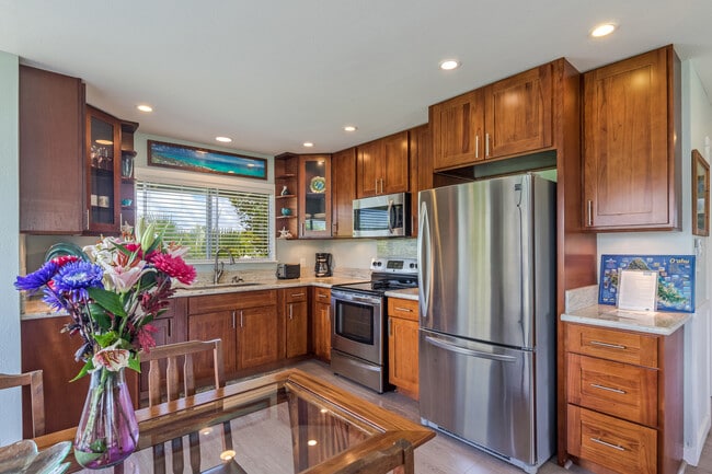 fulfill equipped kitchen with size refrigerator, freezer, stove, microwave, coffee machine - 830 Akumu St