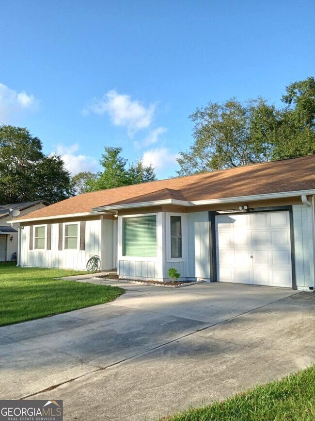 Building Photo - 419 Sunnyside Dr
