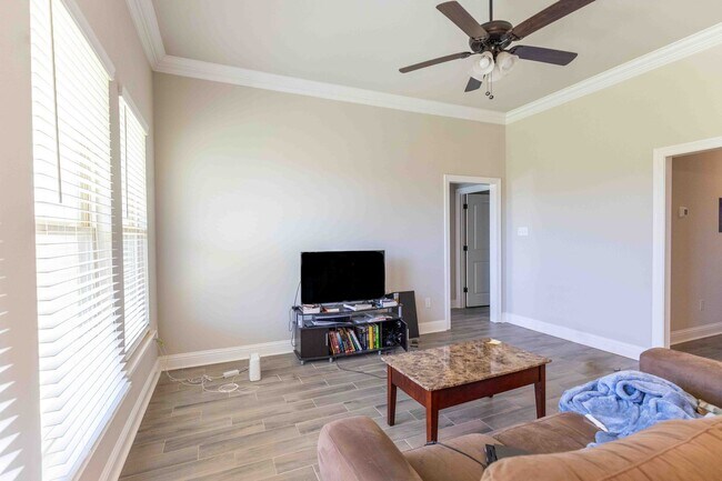 Foto del edificio - Beautiful 3 bed/2 bath home in Legacy Pointe