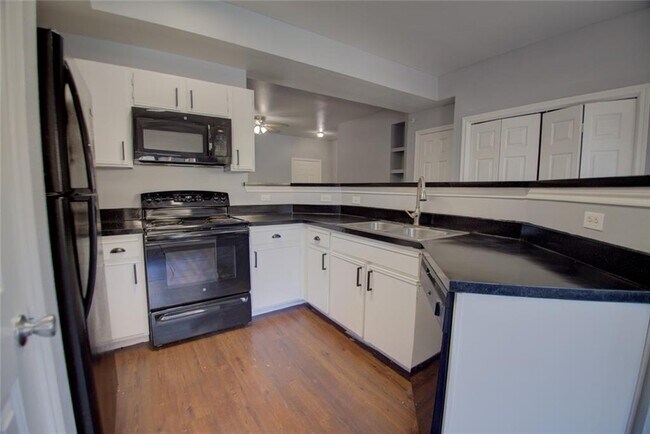 Foto del edificio - 2320 Gracy Farms Ln