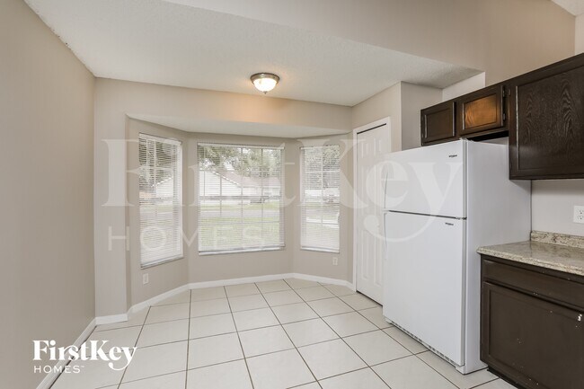 Foto del edificio - 7466 Groveoak Dr