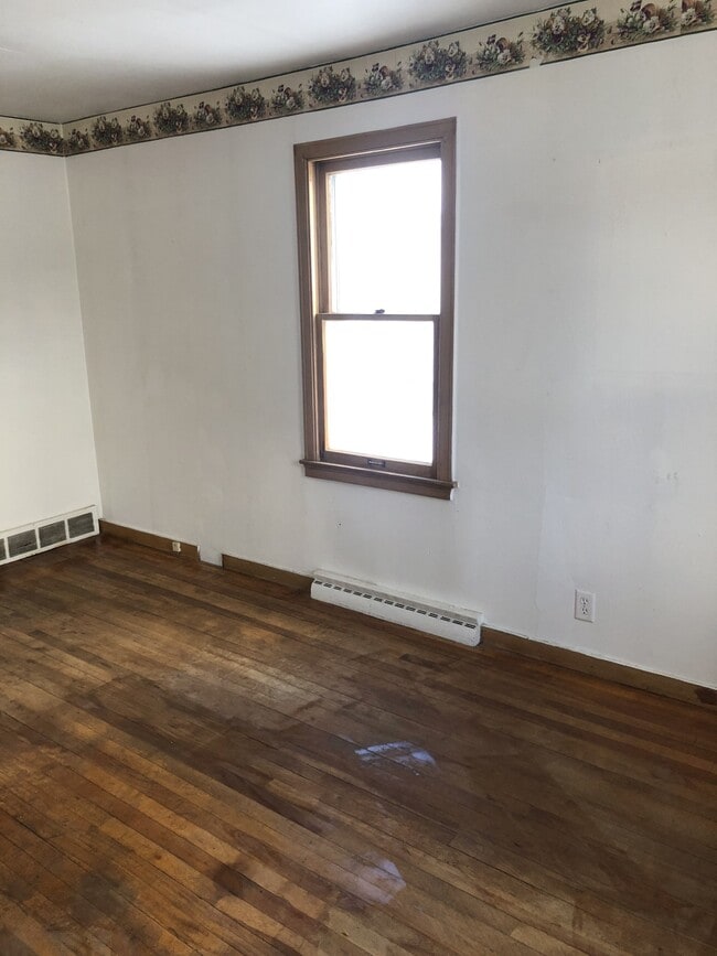 Building Photo - 539 Elm St