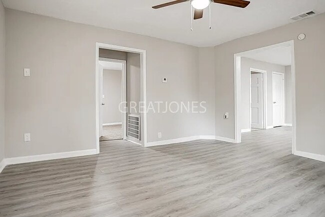 Building Photo - 2947 Tip Top Dr