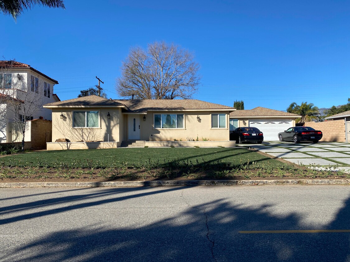 Primary Photo - 7524 Alta Cuesta Dr