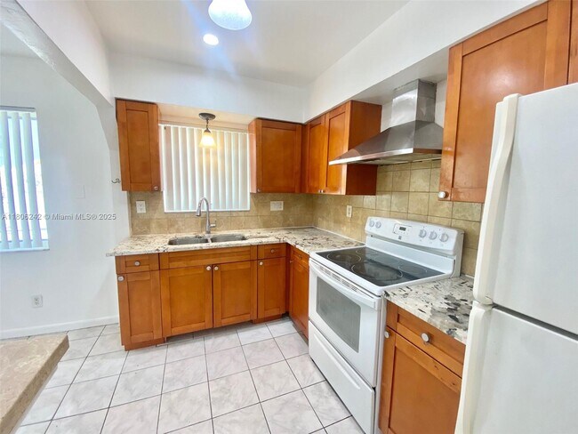 Foto del edificio - 2345 Douglas St