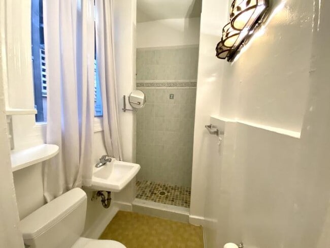 Building Photo - 2 bedroom in San Francisco CA 94109