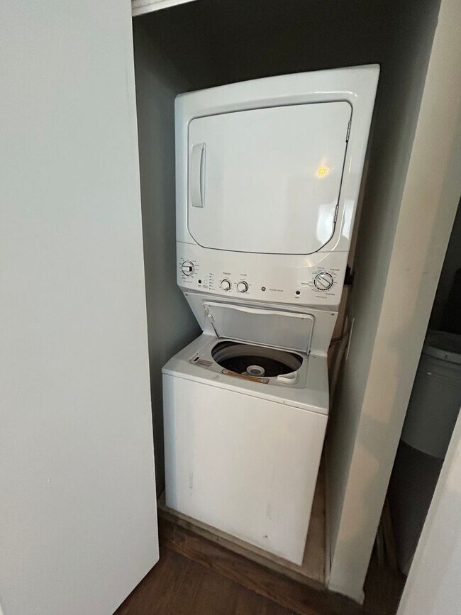 Foto del edificio - 246 White Bridge Rd