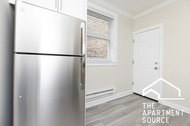 Building Photo - 648 W Roscoe St