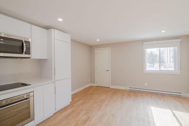 Building Photo - 1550 Avenue Filion