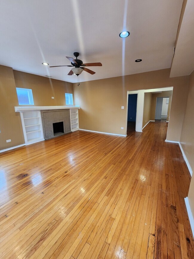 Foto del edificio - 7835 S Saginaw Ave