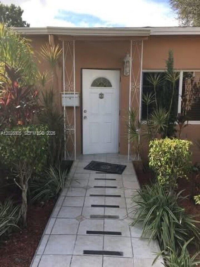 Foto del edificio - 6134 SW 22nd St