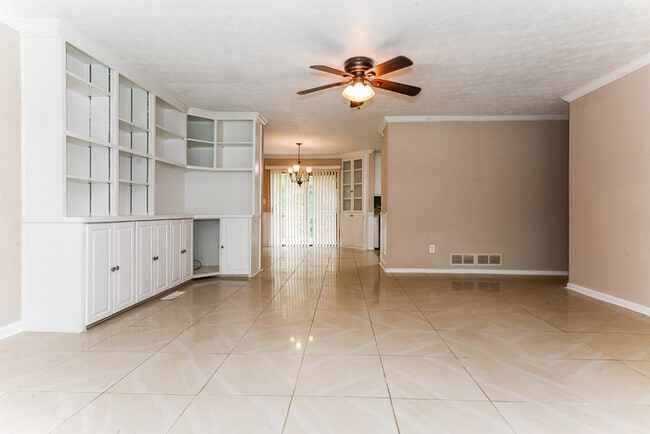 Building Photo - 1311 Sunsweet Dr NE