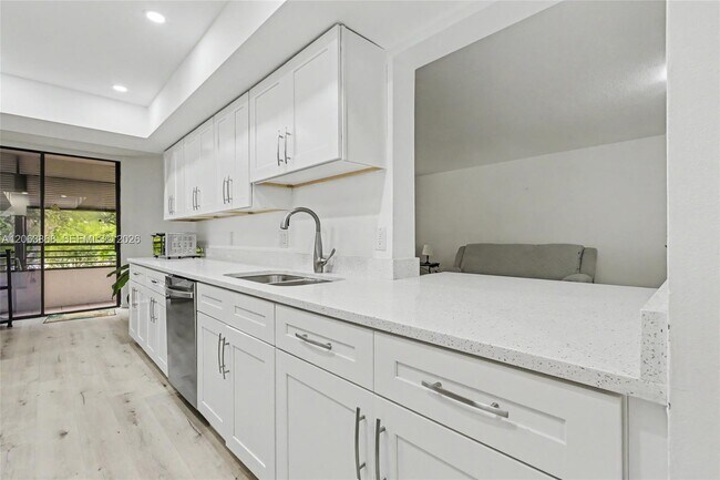 Building Photo - 1410 Sheridan St