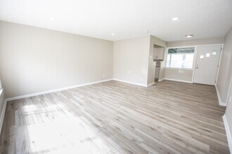 Building Photo - 9328 W Ridgewood Dr