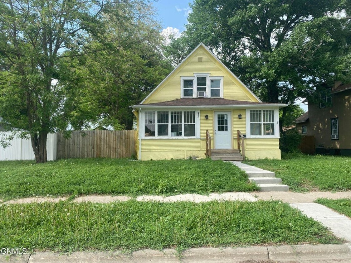 Foto principal - 632 2nd St SW